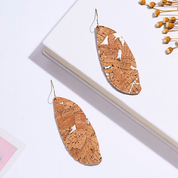 boutique Jewelry - Brand new!!!! Cork/faux leather feather earrings boutique Jewelry - Brand new!!!! Cork/faux leather feather earrings